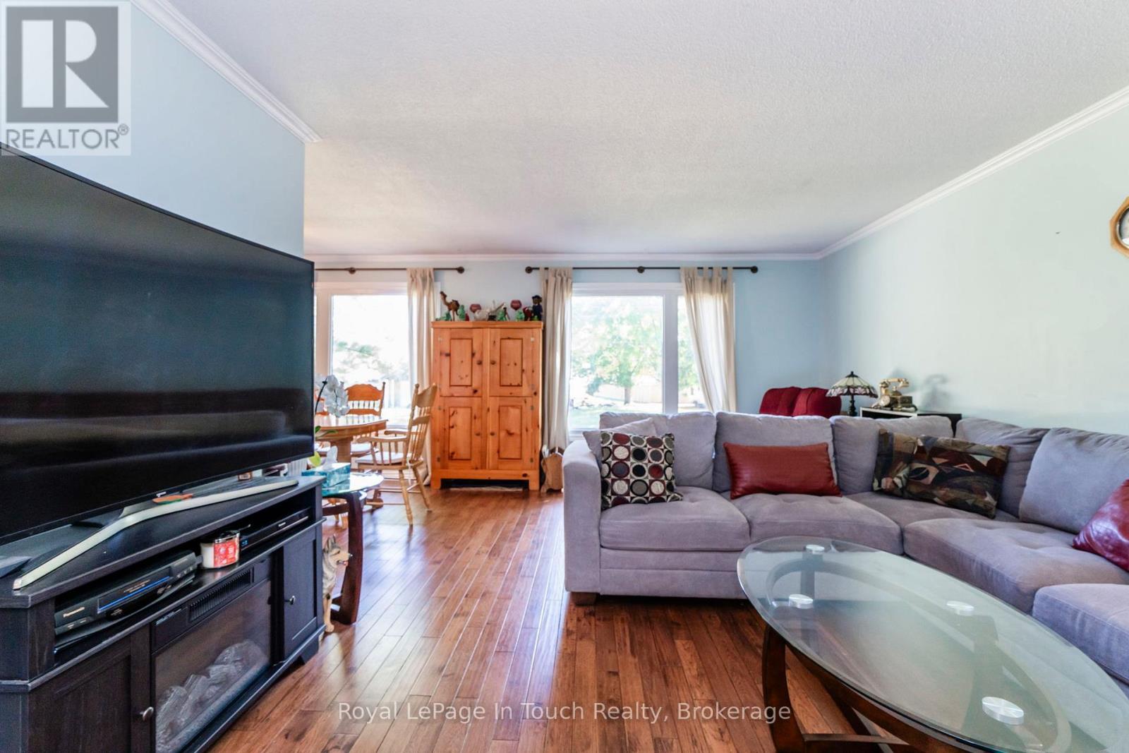 












35 DORCAS AVENUE

,
Tiny (Wyevale),




Ontario
L0L2T0

