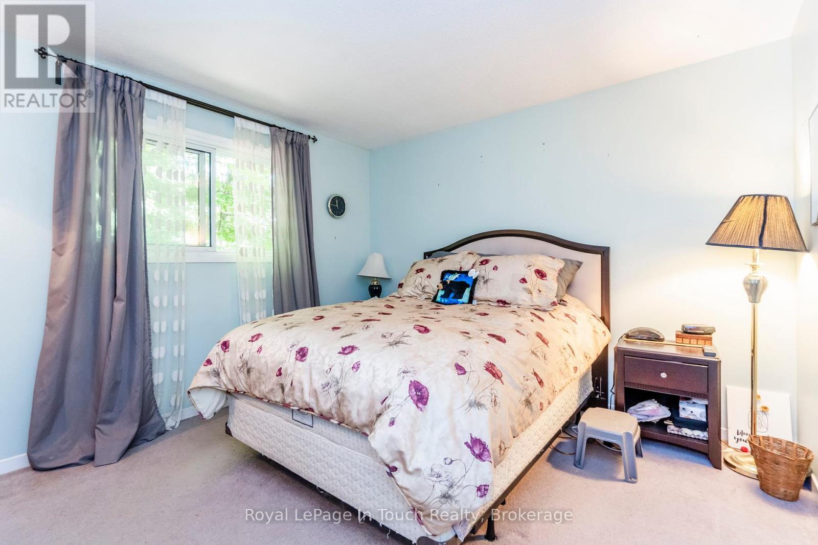 












35 DORCAS AVENUE

,
Tiny (Wyevale),




Ontario
L0L2T0

