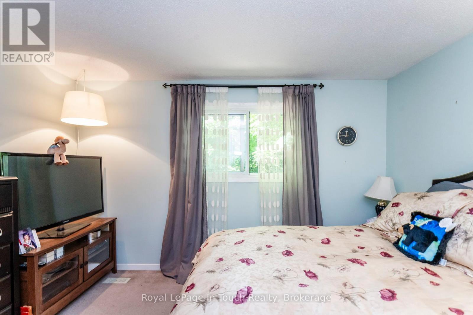 












35 DORCAS AVENUE

,
Tiny (Wyevale),




Ontario
L0L2T0


