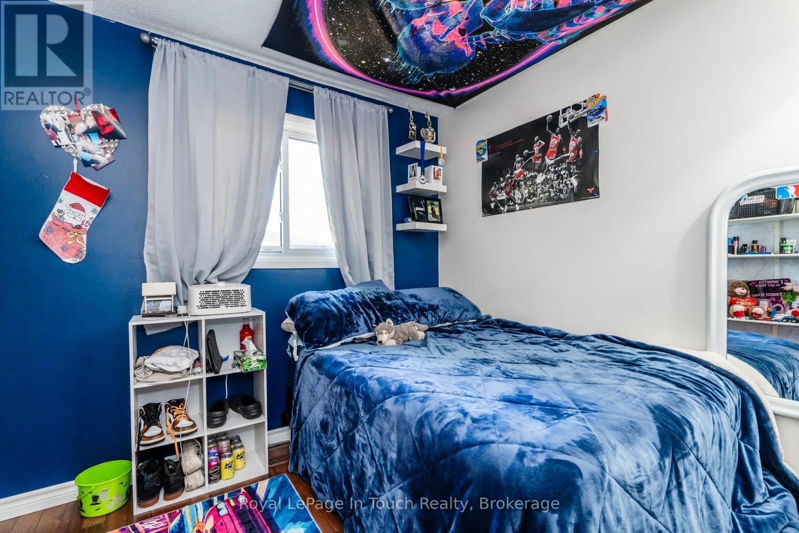 












35 DORCAS AVENUE

,
Tiny (Wyevale),




Ontario
L0L2T0

