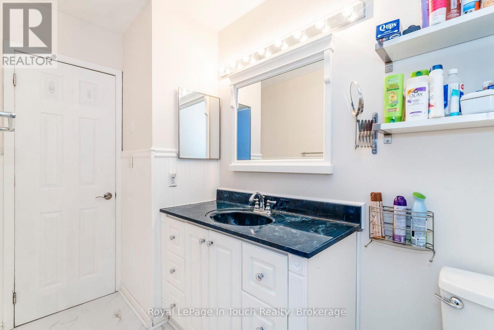












35 DORCAS AVENUE

,
Tiny (Wyevale),




Ontario
L0L2T0

