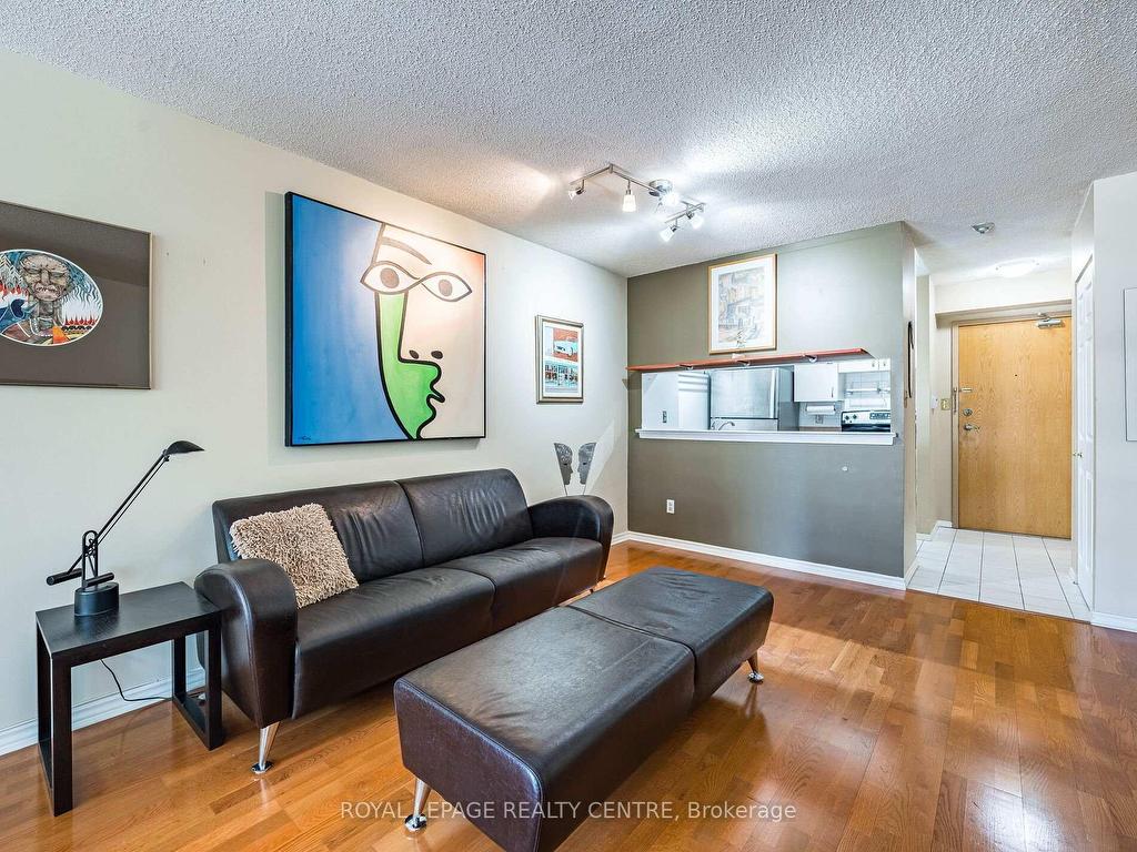 









20


Southport

Street, 402,
Toronto,




ON
M6S 4Y8

