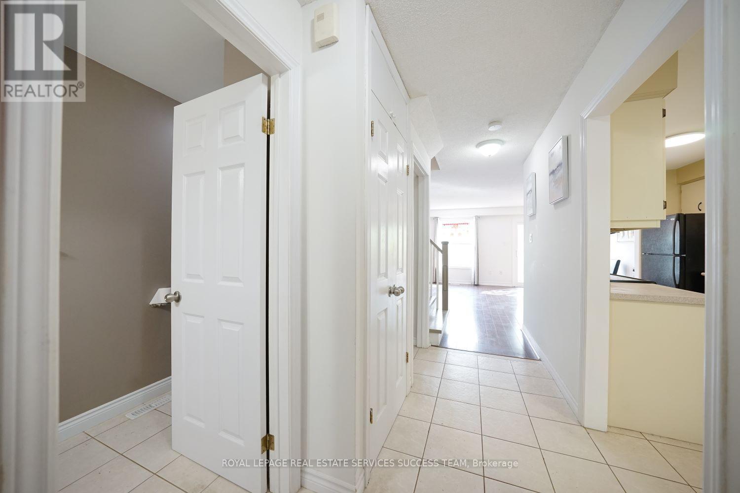 












1110 EDGEHILL PLACE

,
Oakville,




Ontario
L6M2E6

