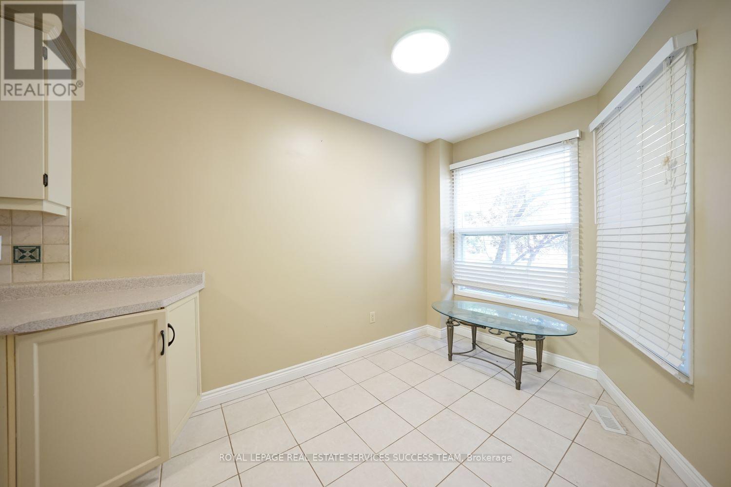 












1110 EDGEHILL PLACE

,
Oakville,




Ontario
L6M2E6

