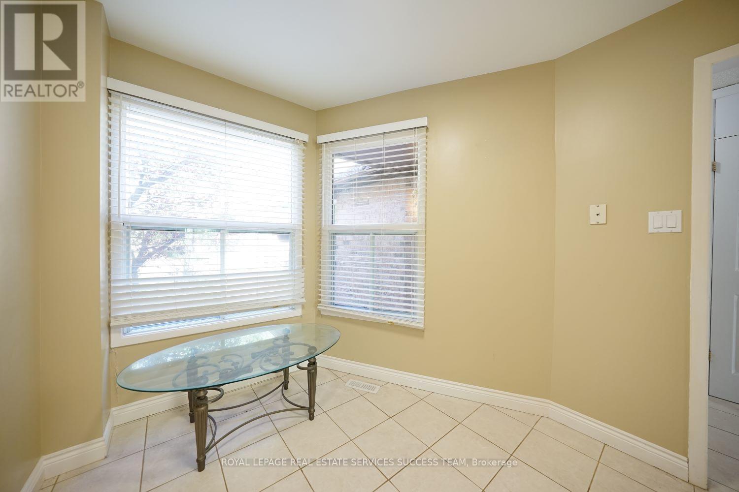 












1110 EDGEHILL PLACE

,
Oakville,




Ontario
L6M2E6

