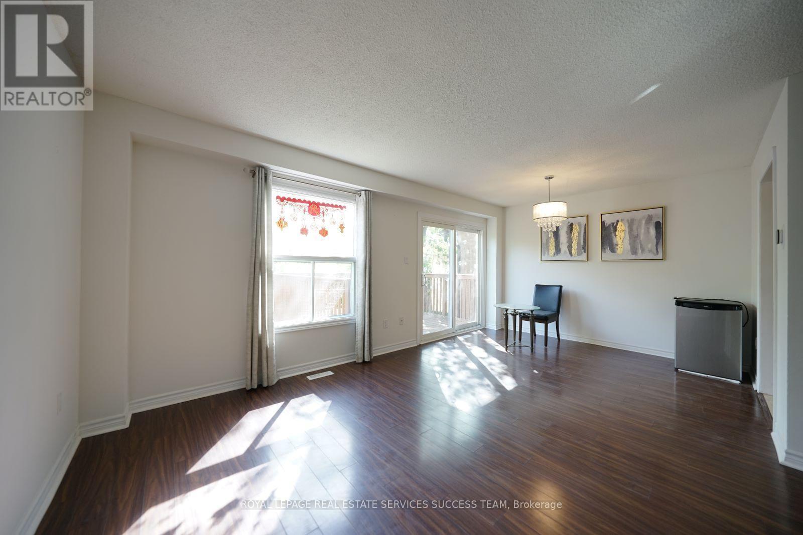 












1110 EDGEHILL PLACE

,
Oakville,




Ontario
L6M2E6

