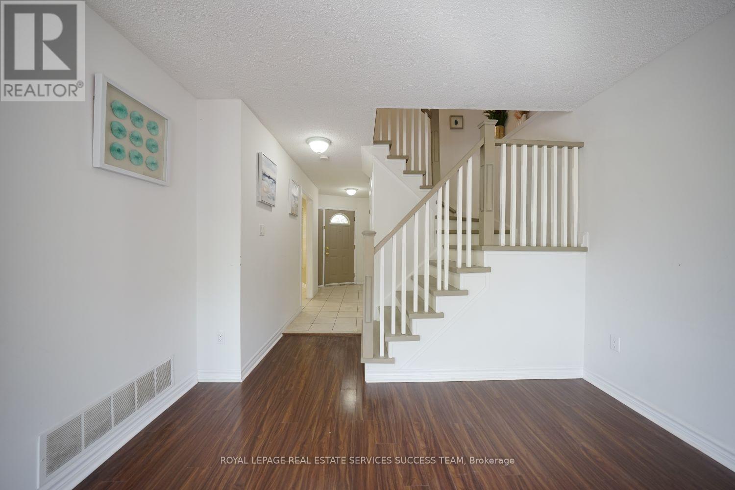 












1110 EDGEHILL PLACE

,
Oakville,




Ontario
L6M2E6


