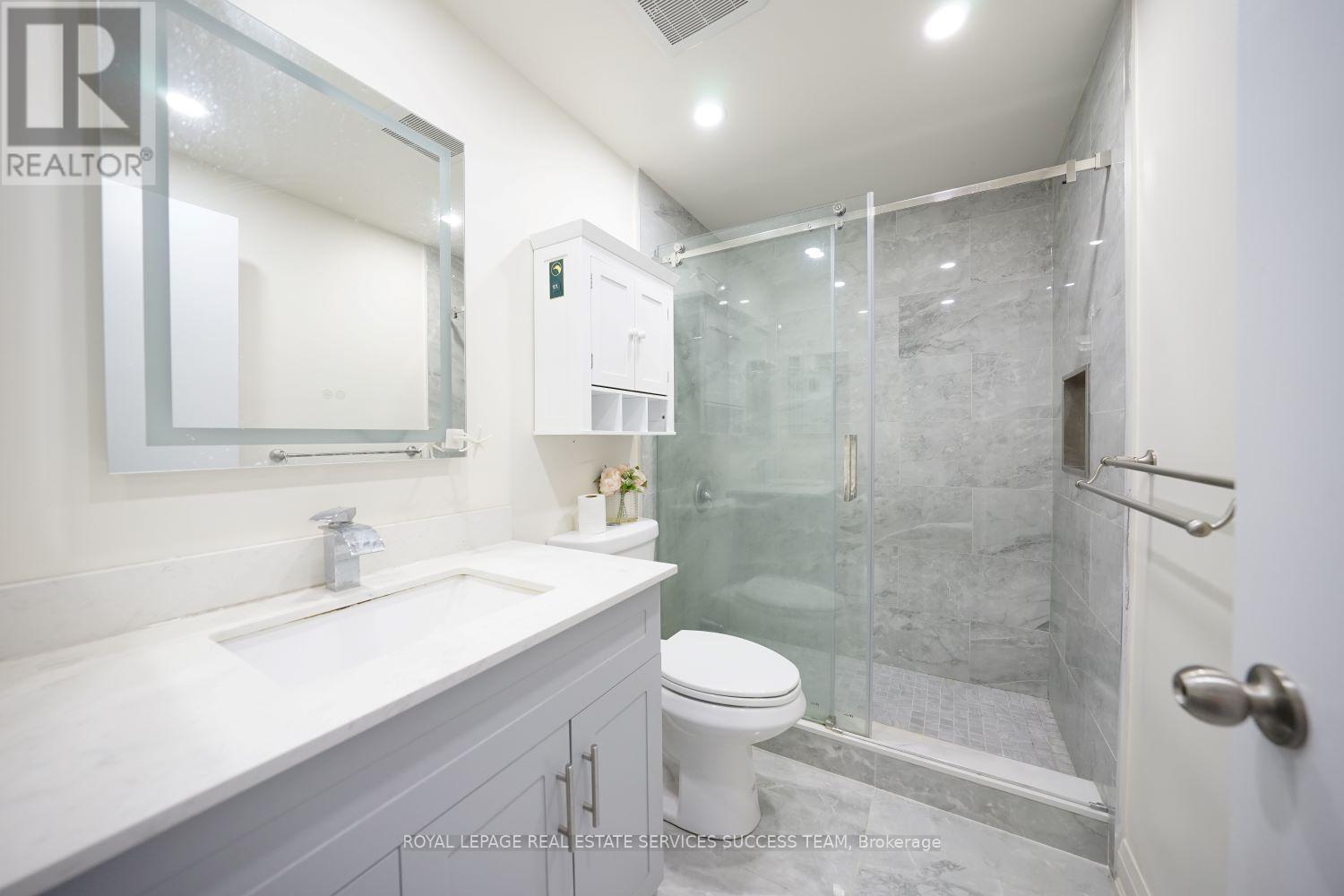 












1110 EDGEHILL PLACE

,
Oakville,




Ontario
L6M2E6

