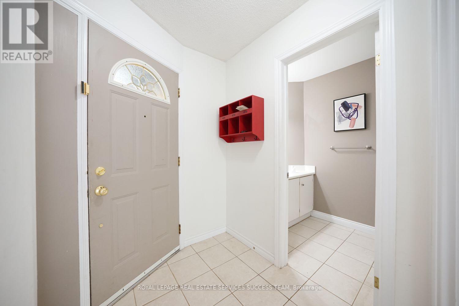 












1110 EDGEHILL PLACE

,
Oakville,




Ontario
L6M2E6

