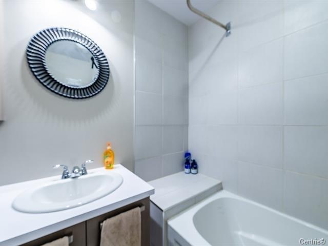 









24Z

 - 24A


24e Avenue S.

,
Bois-des-Filion,




QC
J6Z1X2

