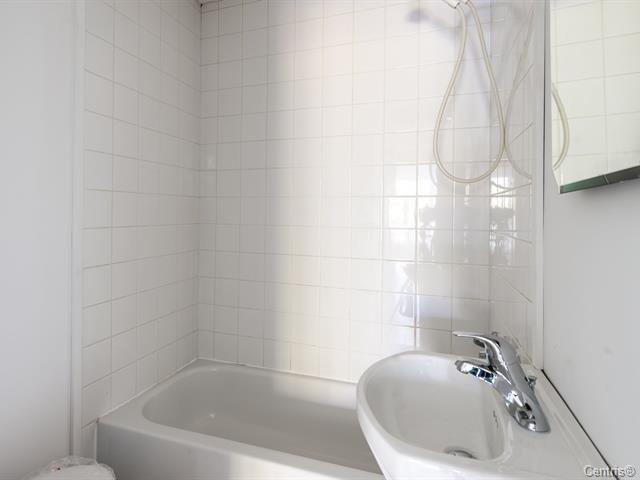 









24Z

 - 24A


24e Avenue S.

,
Bois-des-Filion,




QC
J6Z1X2

