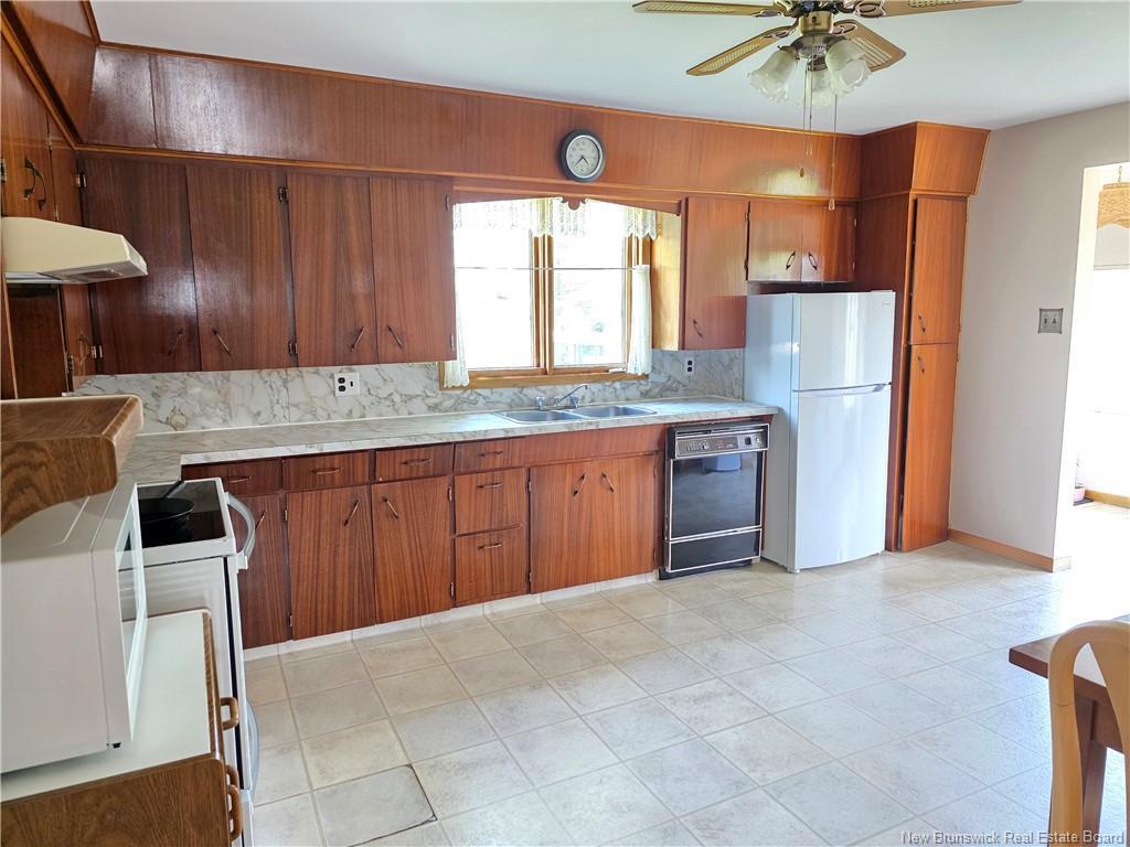 









90


Kentlodge

,
Beresford,




NB
E8K 1B1


