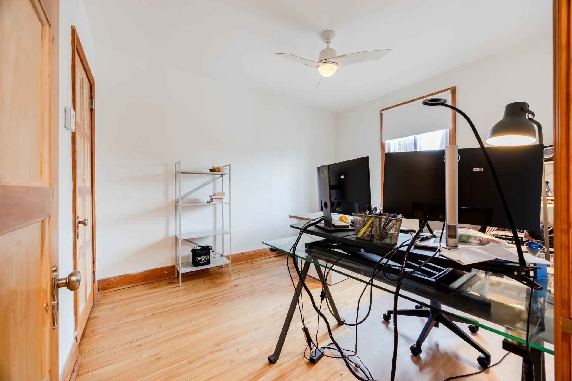









7228


Rue Chambord

,
Montréal (Villeray/Saint-Michel/Parc-Extension),




QC
H2E1W6

