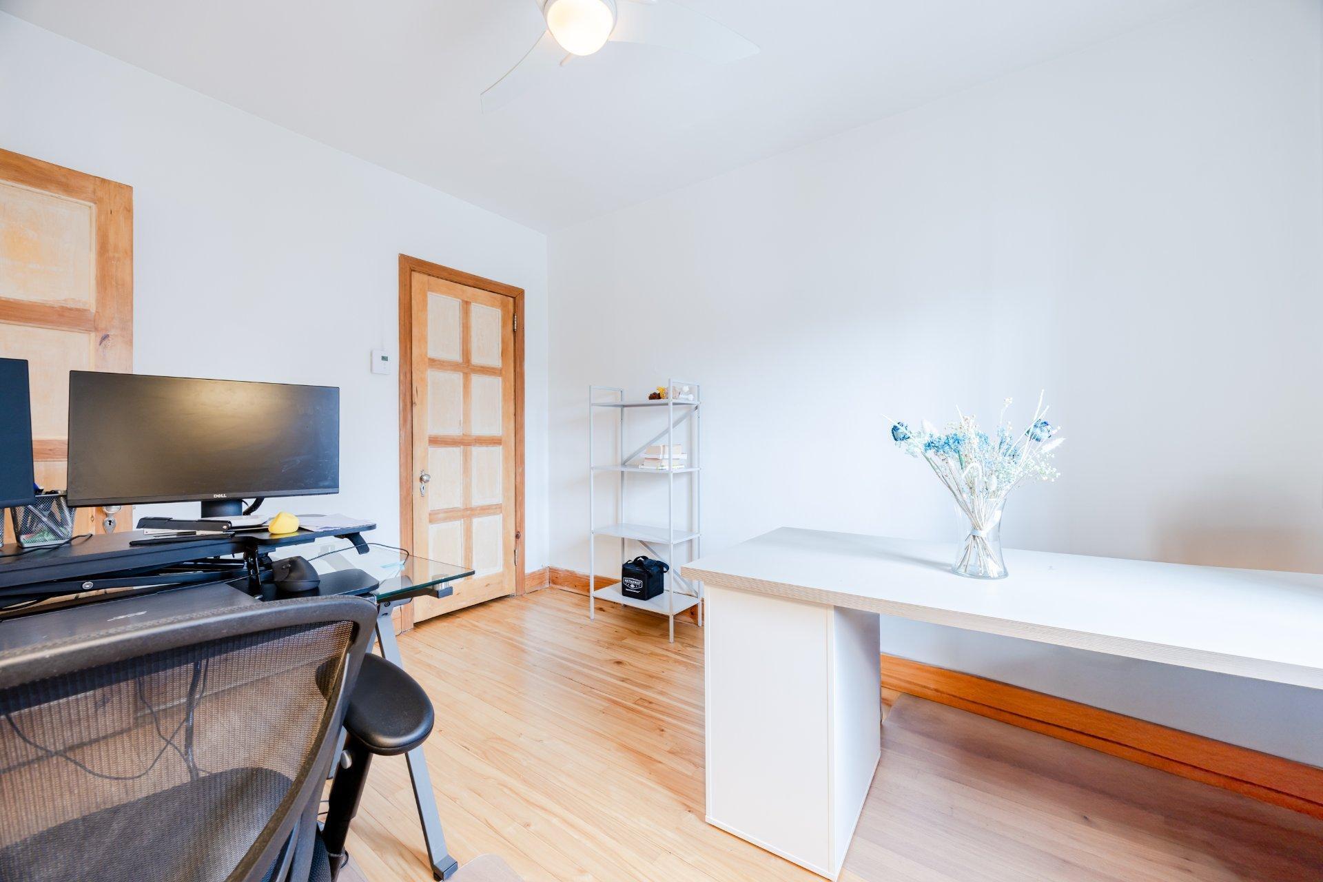 









7228


Rue Chambord

,
Montréal (Villeray/Saint-Michel/Parc-Extension),




QC
H2E1W6

