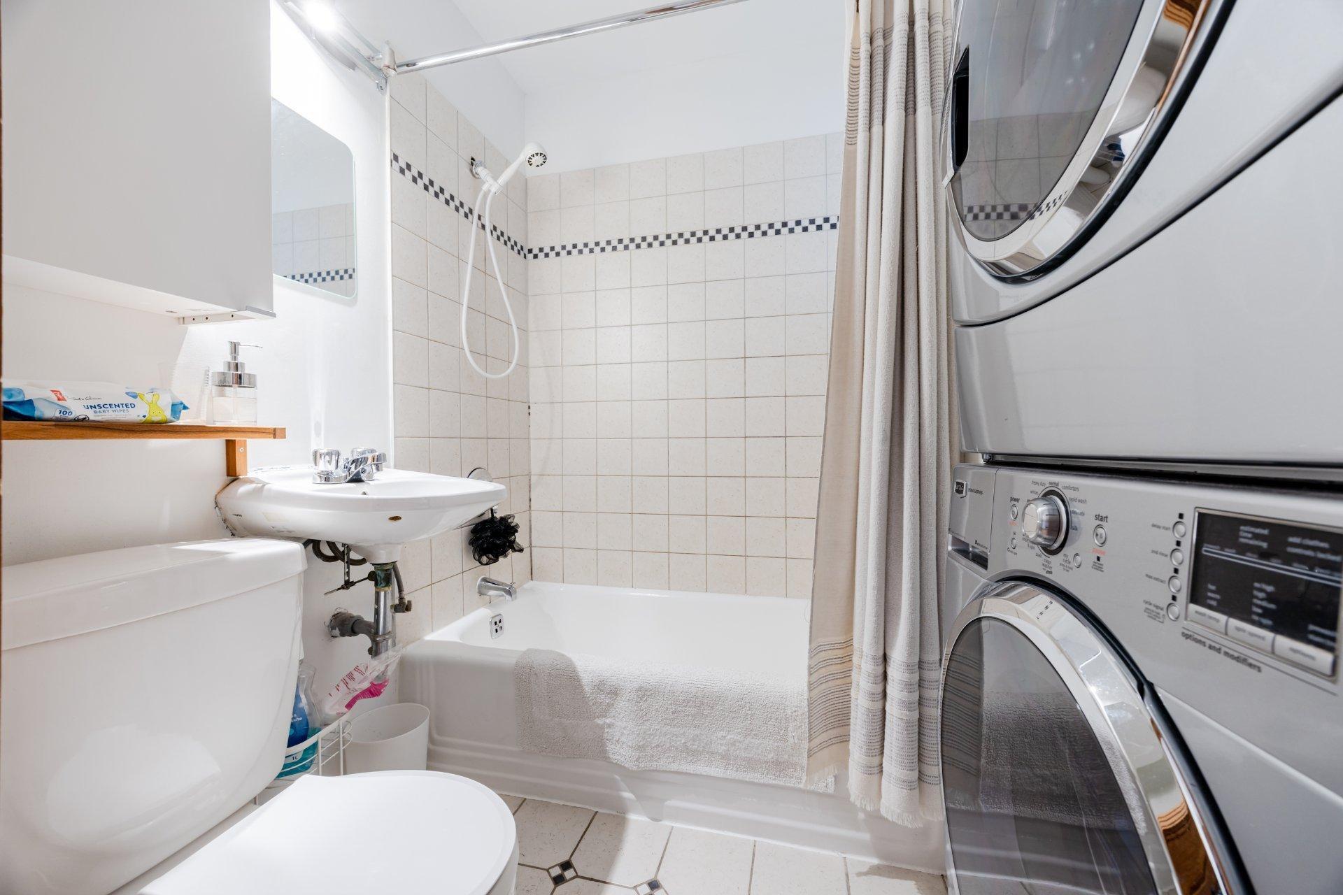 









7228


Rue Chambord

,
Montréal (Villeray/Saint-Michel/Parc-Extension),




QC
H2E1W6

