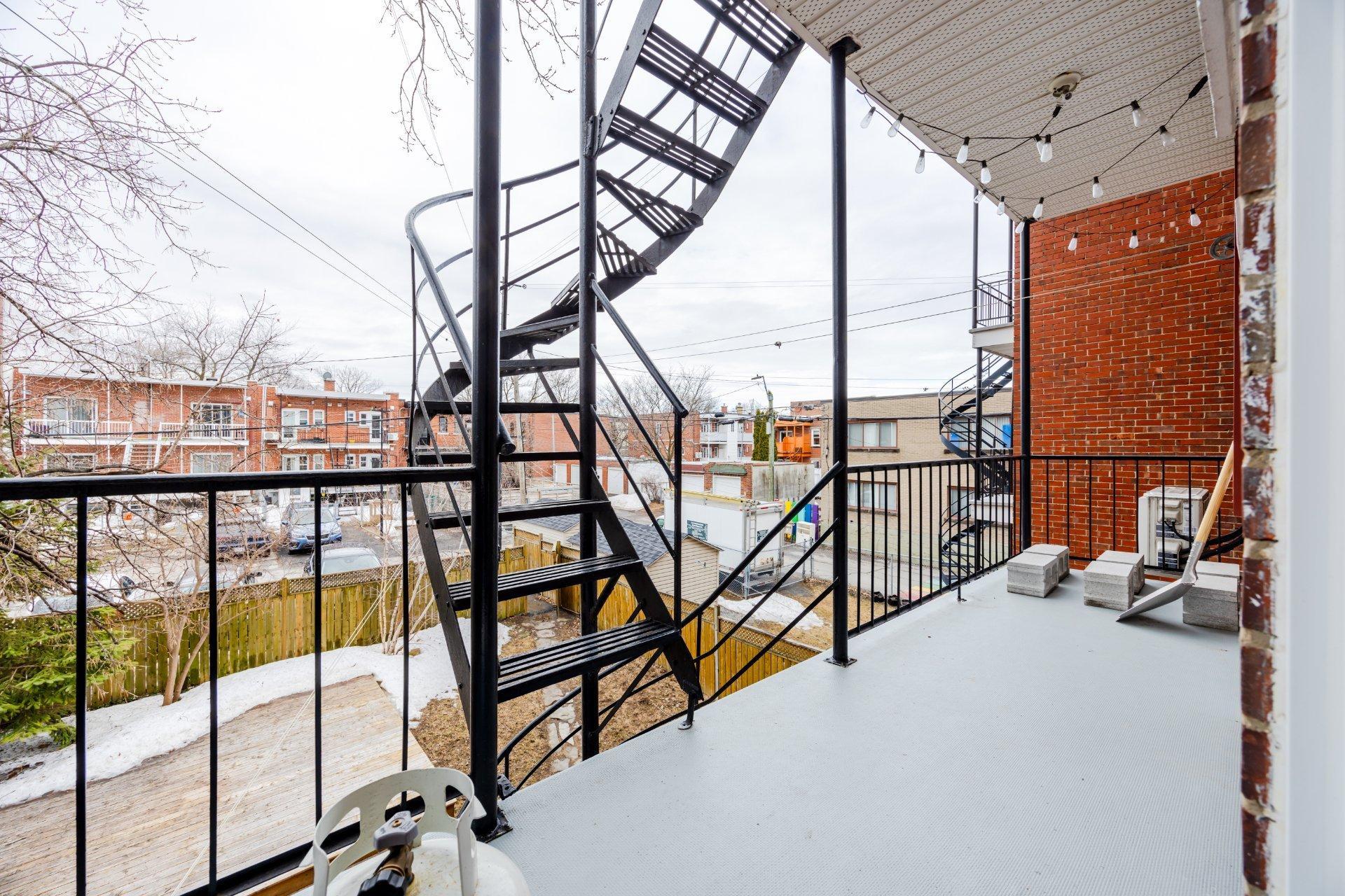 









7228


Rue Chambord

,
Montréal (Villeray/Saint-Michel/Parc-Extension),




QC
H2E1W6

