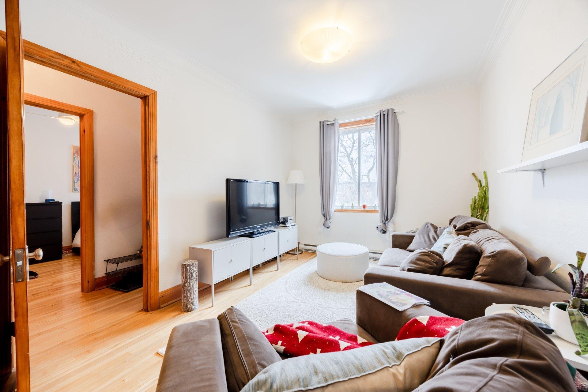 









7228


Rue Chambord

,
Montréal (Villeray/Saint-Michel/Parc-Extension),




QC
H2E1W6

