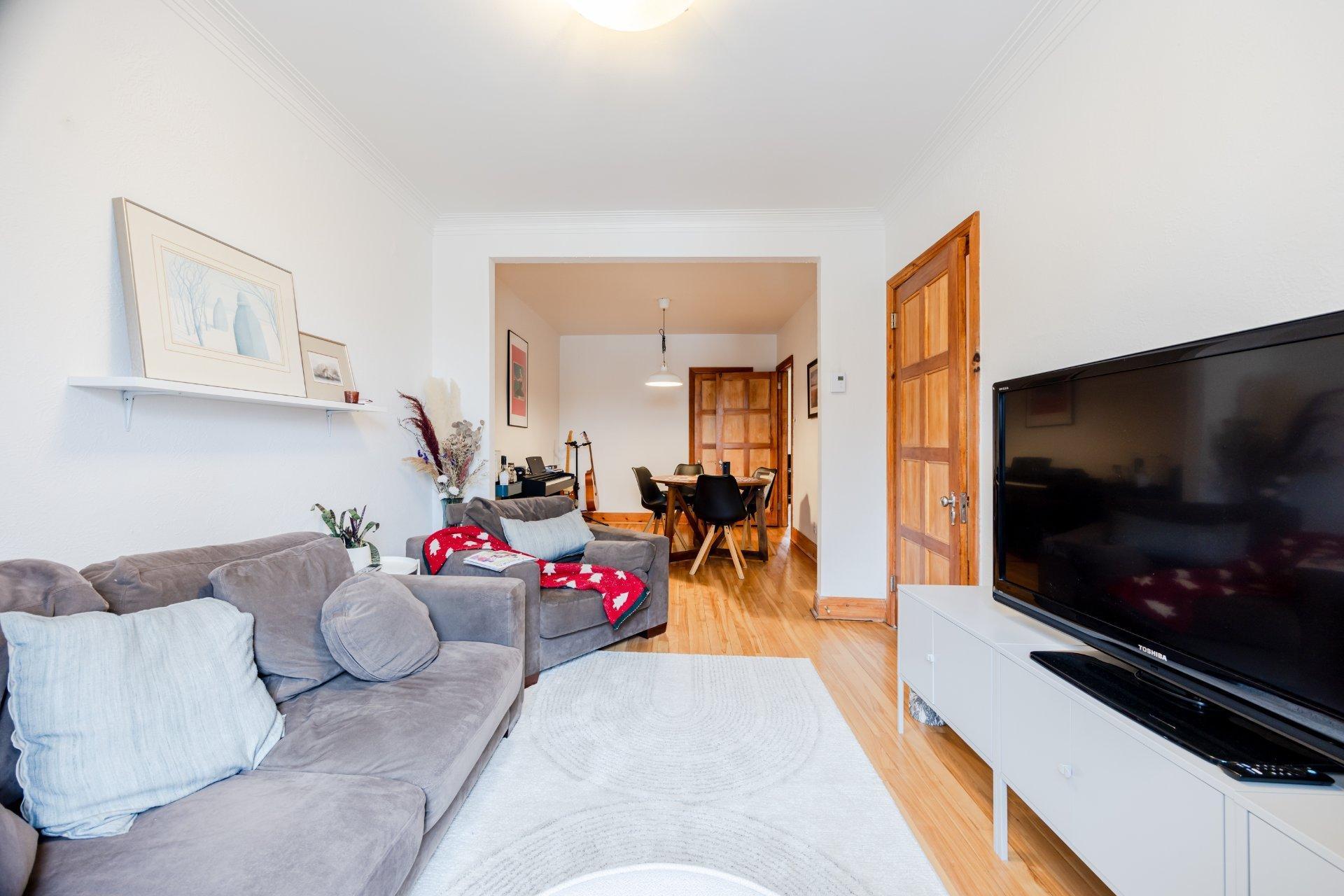 









7228


Rue Chambord

,
Montréal (Villeray/Saint-Michel/Parc-Extension),




QC
H2E1W6

