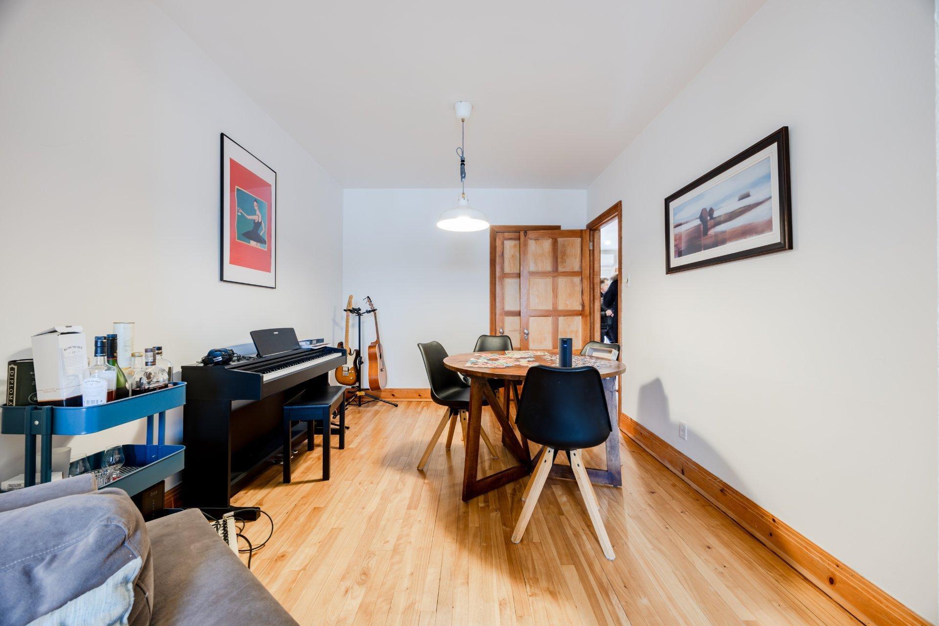 









7228


Rue Chambord

,
Montréal (Villeray/Saint-Michel/Parc-Extension),




QC
H2E1W6

