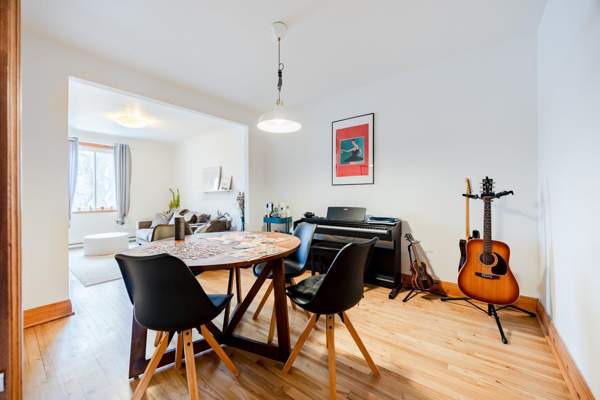 









7228


Rue Chambord

,
Montréal (Villeray/Saint-Michel/Parc-Extension),




QC
H2E1W6

