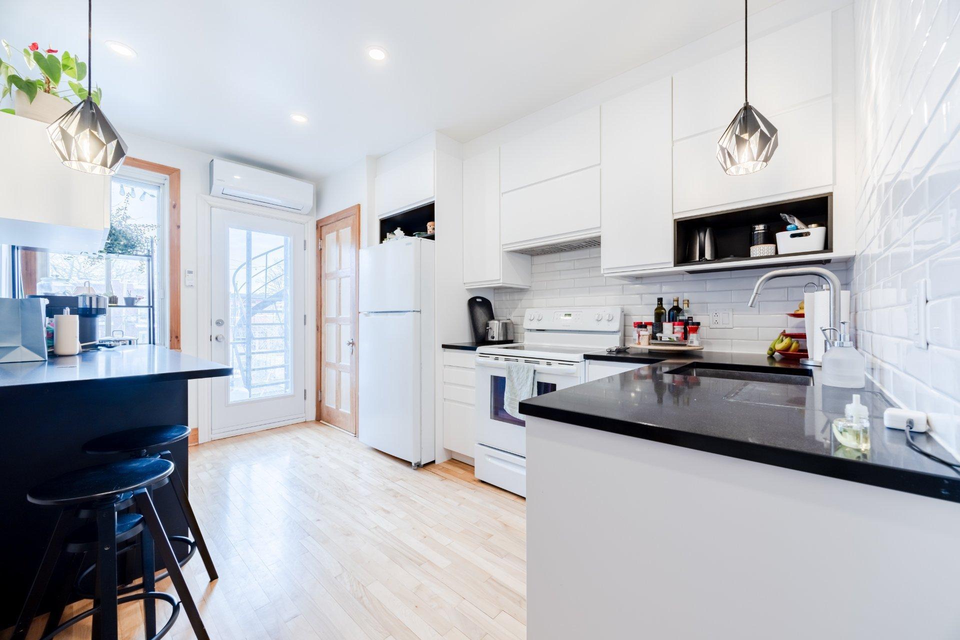 









7228


Rue Chambord

,
Montréal (Villeray/Saint-Michel/Parc-Extension),




QC
H2E1W6

