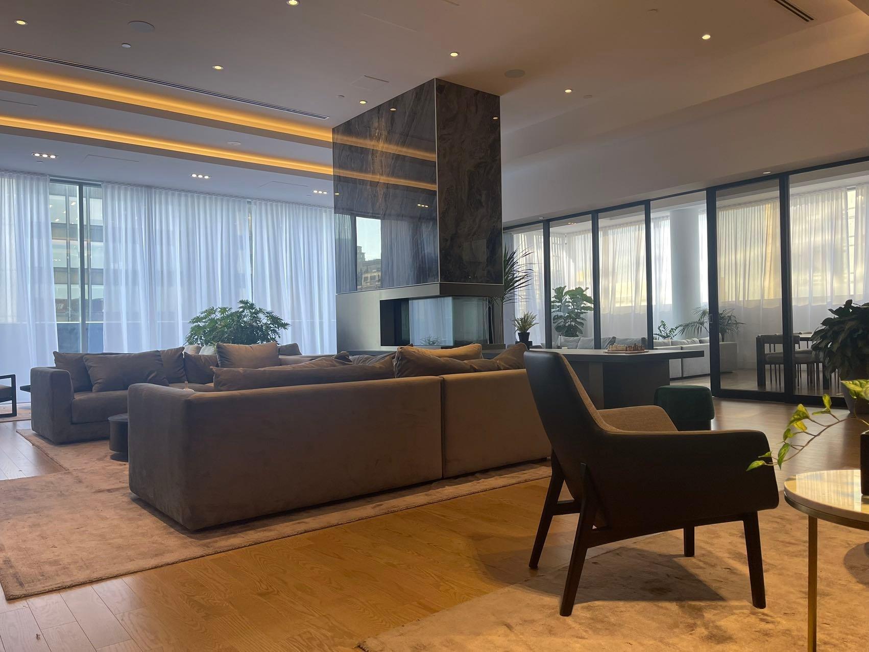 









720


Rue St-Jacques

, 3503,
Montréal (Ville-Marie),




QC
H3C1E9

