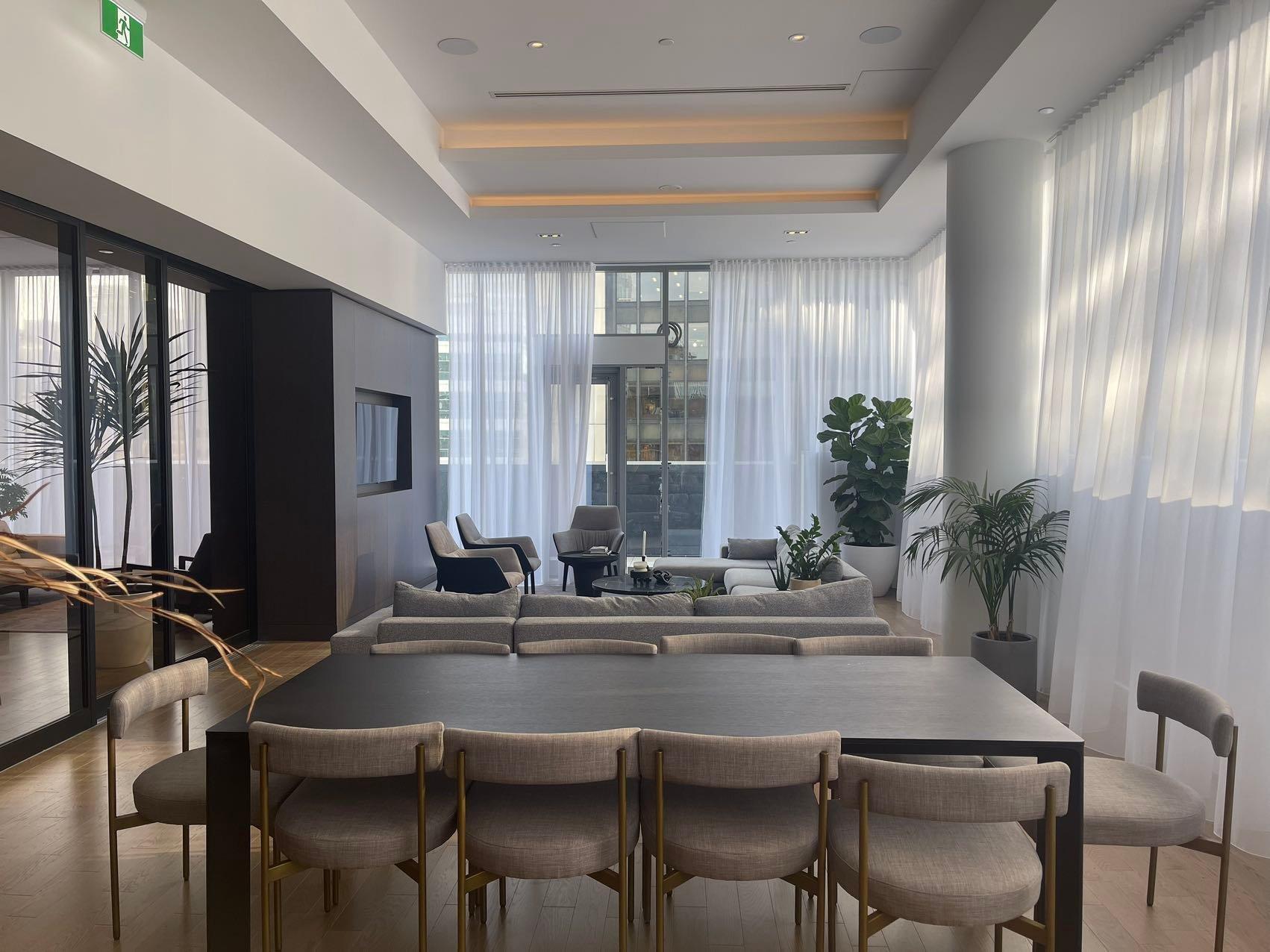 









720


Rue St-Jacques

, 3503,
Montréal (Ville-Marie),




QC
H3C1E9

