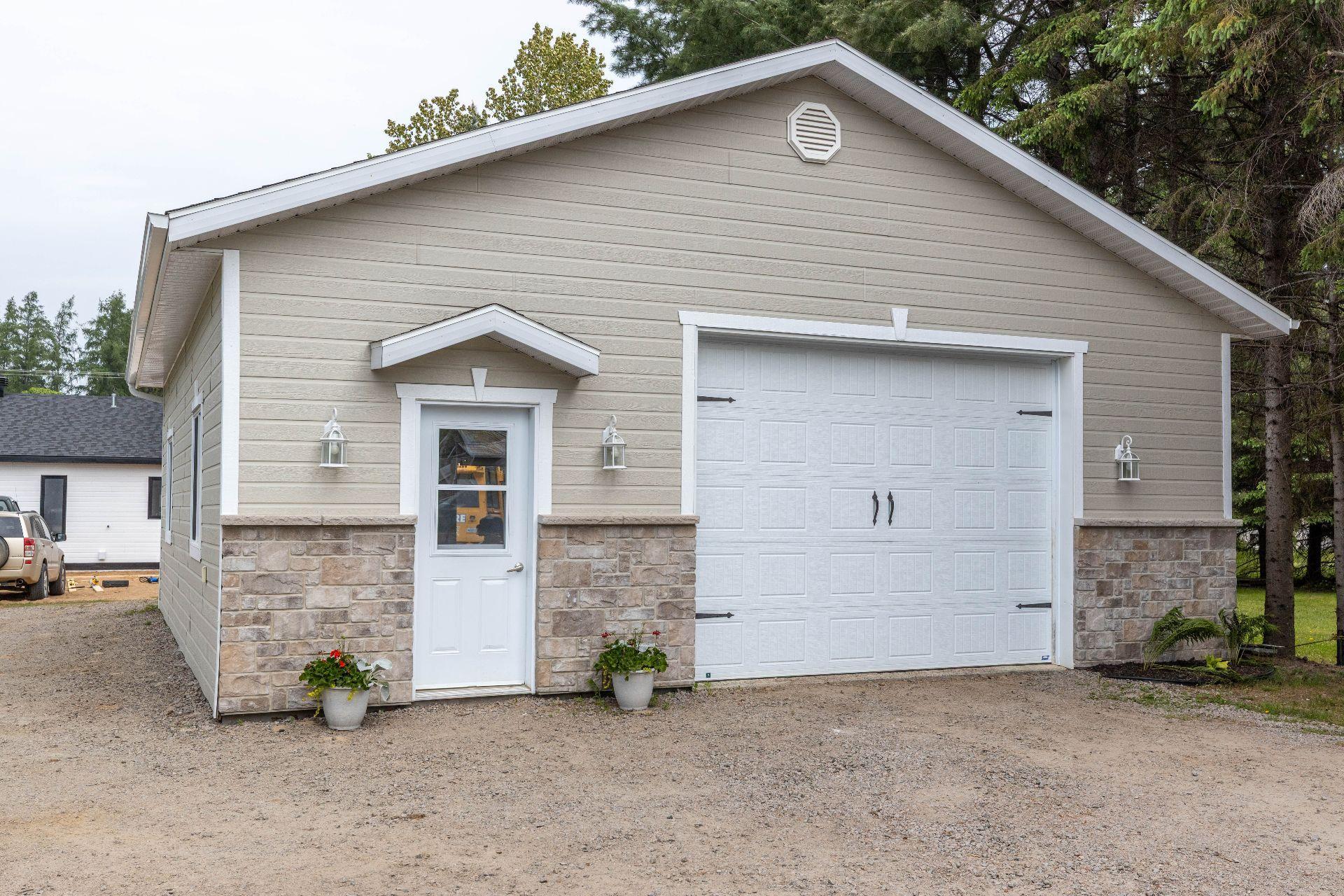 









801


Rue Laforest

,
Saint-Michel-des-Saints,




QC
J0K3B0

