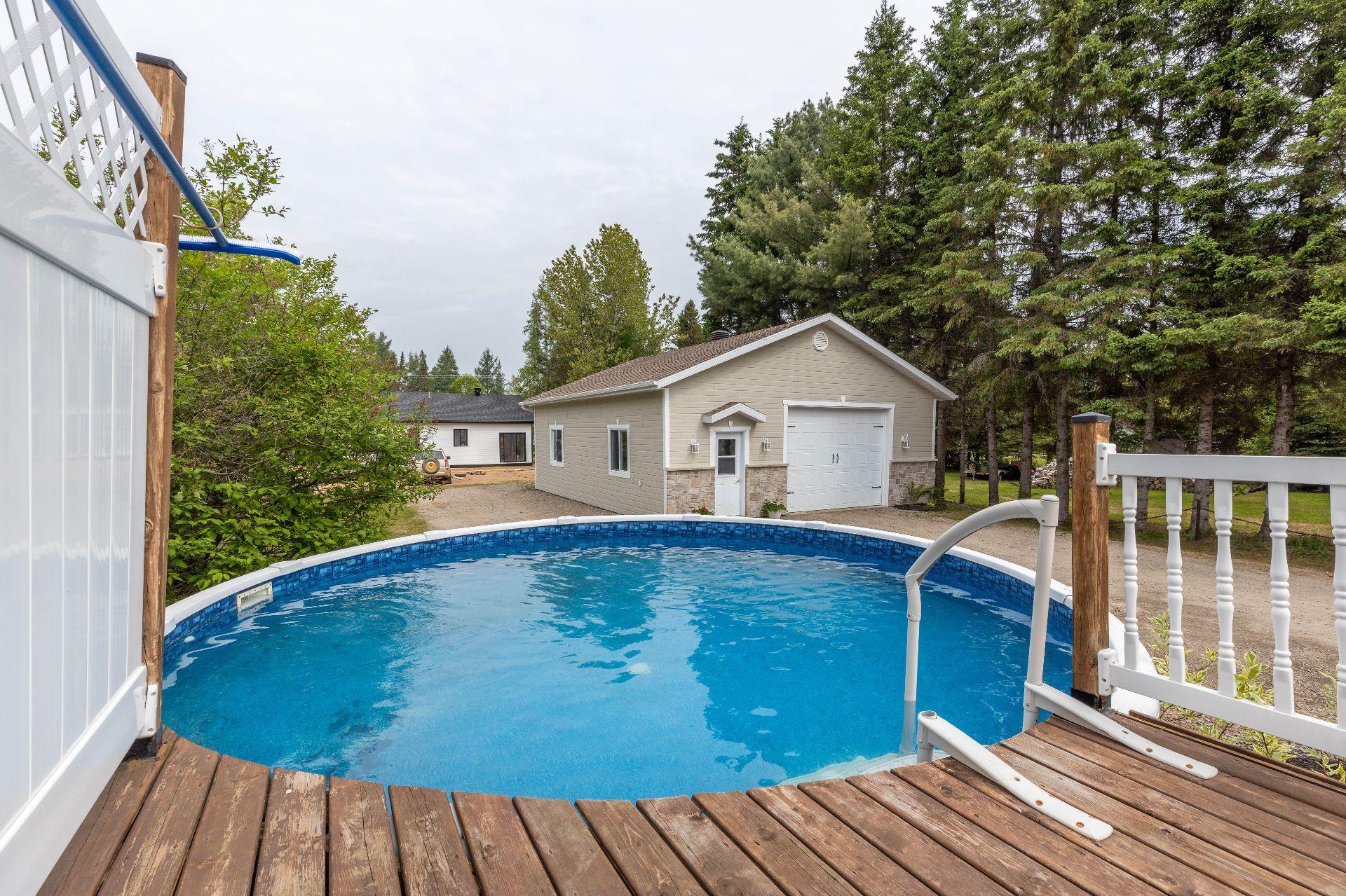 









801


Rue Laforest

,
Saint-Michel-des-Saints,




QC
J0K3B0

