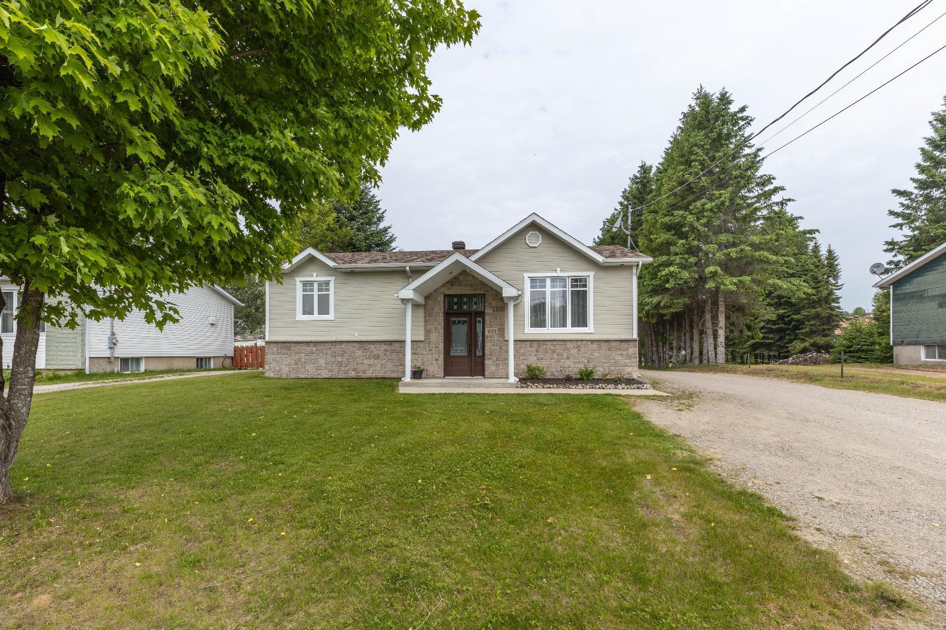 









801


Rue Laforest

,
Saint-Michel-des-Saints,




QC
J0K3B0

