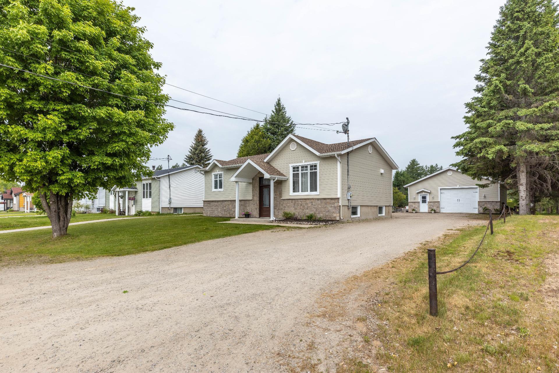 









801


Rue Laforest

,
Saint-Michel-des-Saints,




QC
J0K3B0

