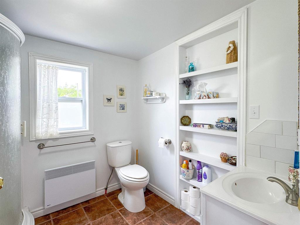 












403A Queen Street

,
Charlottetown,




PE
C1A 4E2

