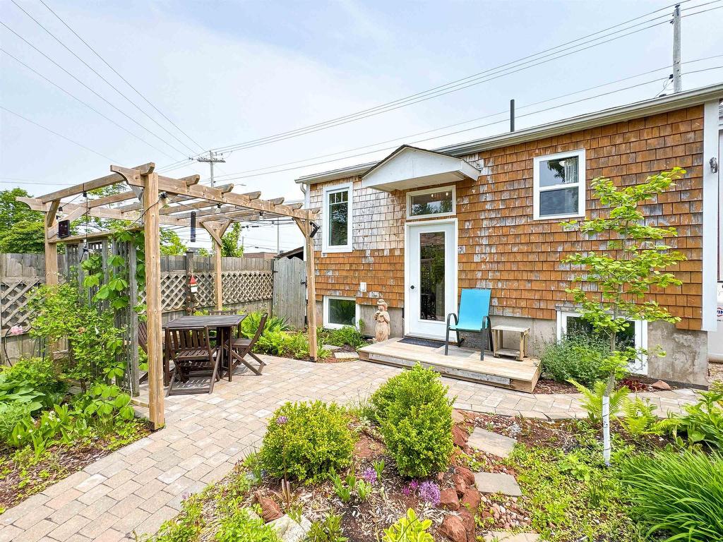 












403A Queen Street

,
Charlottetown,




PE
C1A 4E2


