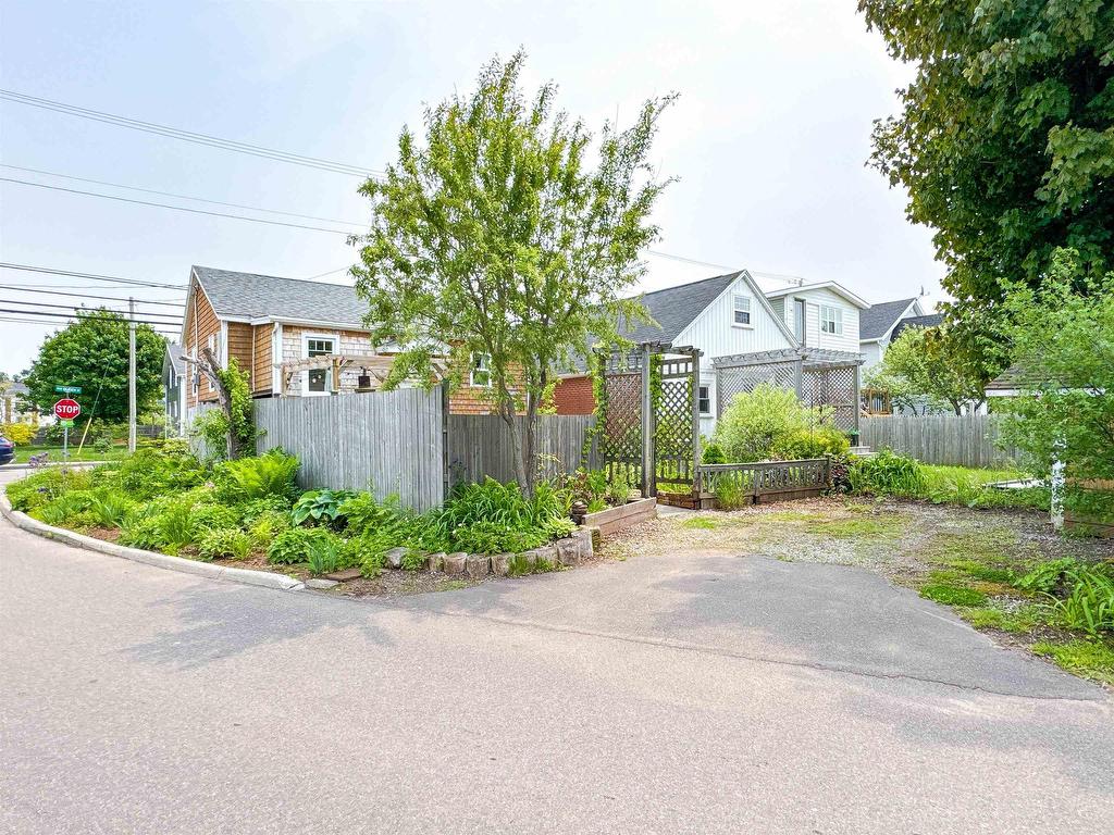 












403A Queen Street

,
Charlottetown,




PE
C1A 4E2

