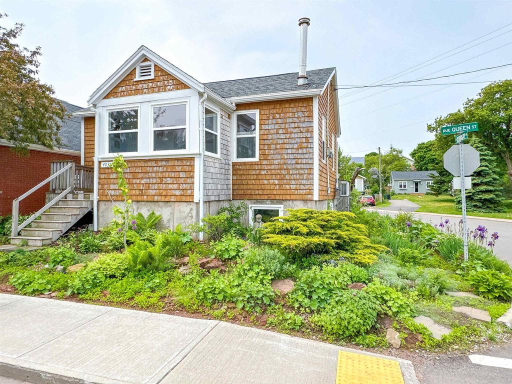 












403A Queen Street

,
Charlottetown,




PE
C1A 4E2


