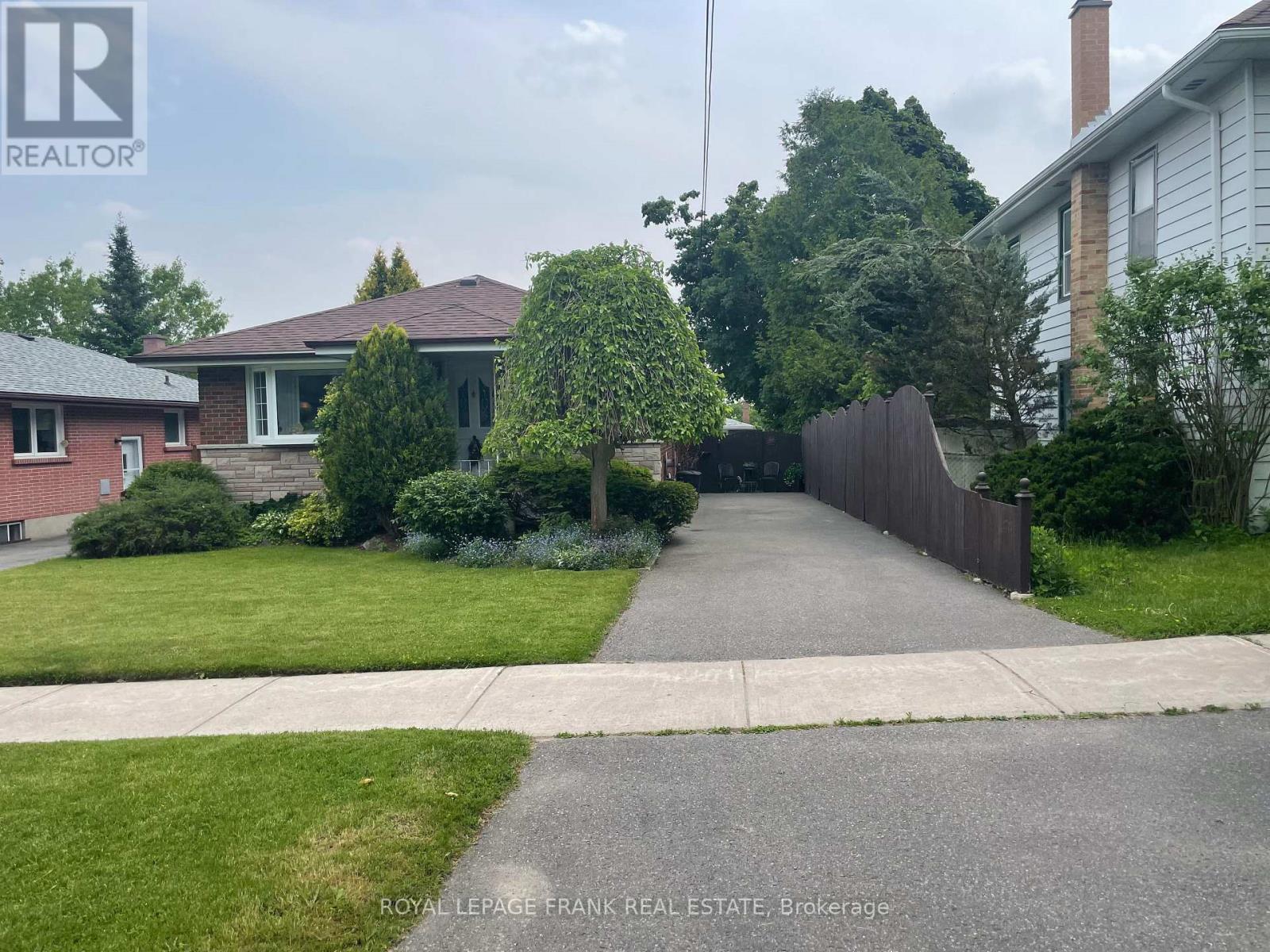 












385 BELLEVUE STREET

,
Peterborough North (South),




Ontario
K9H5G3

