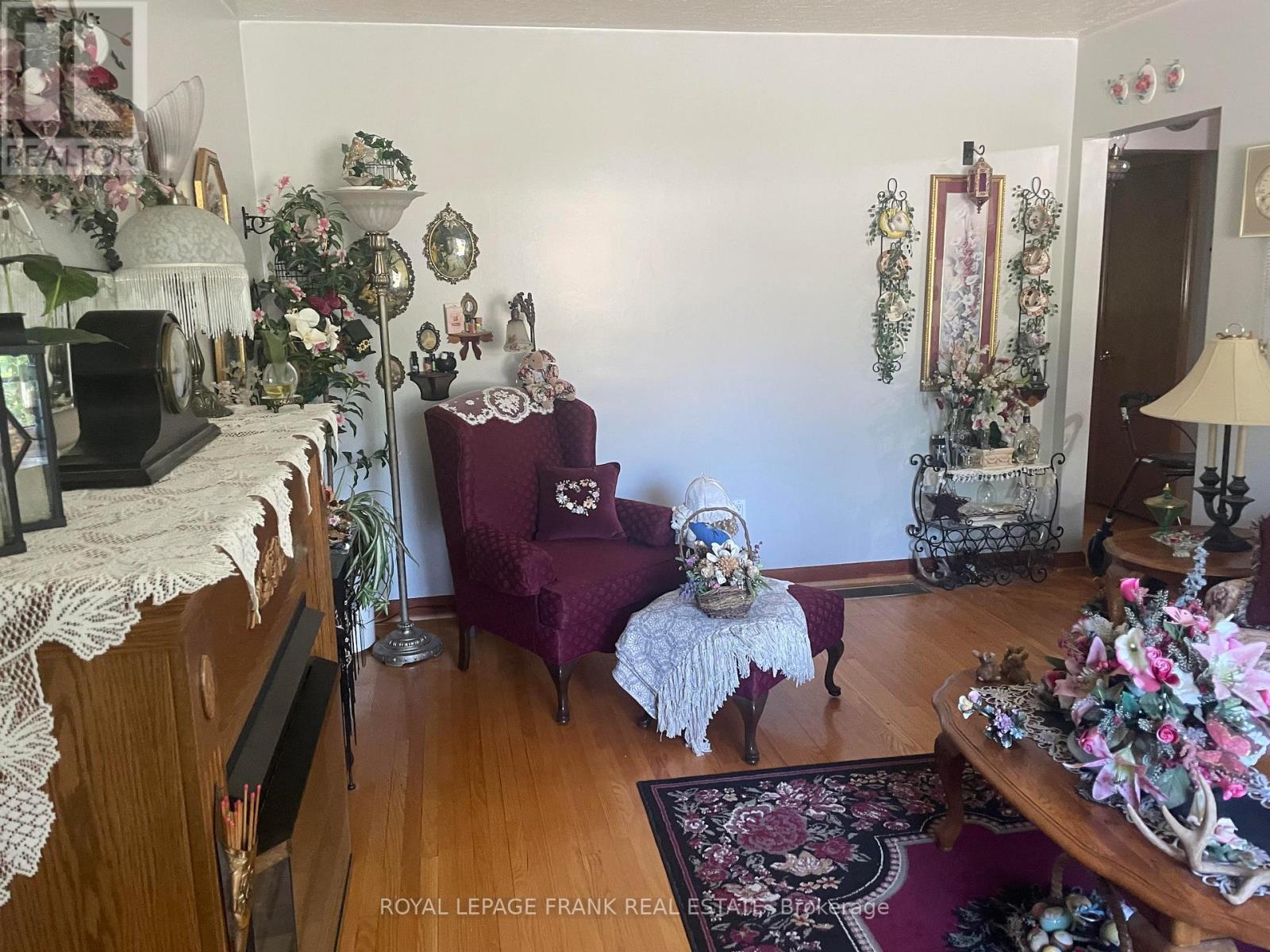 












385 BELLEVUE STREET

,
Peterborough North (South),




Ontario
K9H5G3

