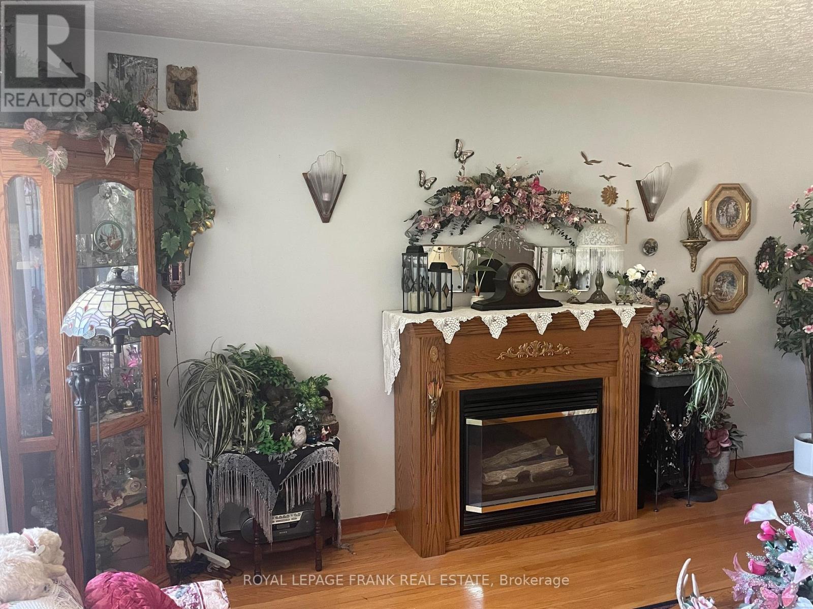 












385 BELLEVUE STREET

,
Peterborough North (South),




Ontario
K9H5G3

