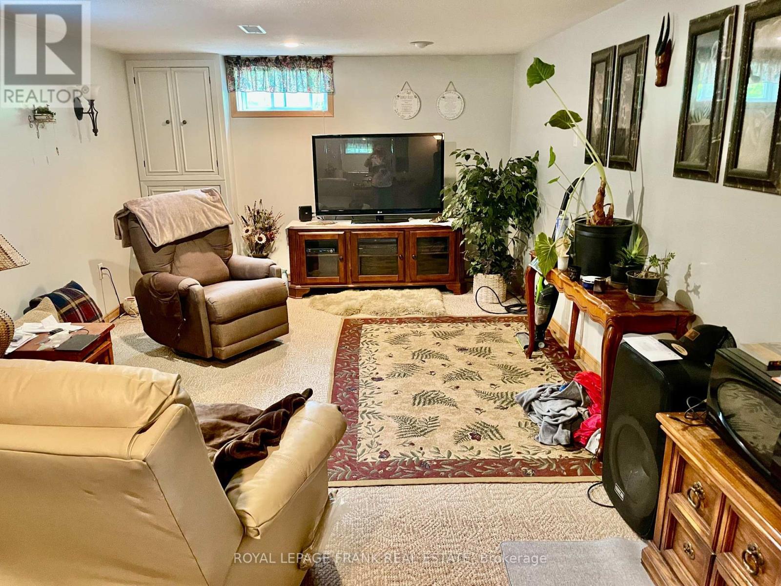 












385 BELLEVUE STREET

,
Peterborough North (South),




Ontario
K9H5G3

