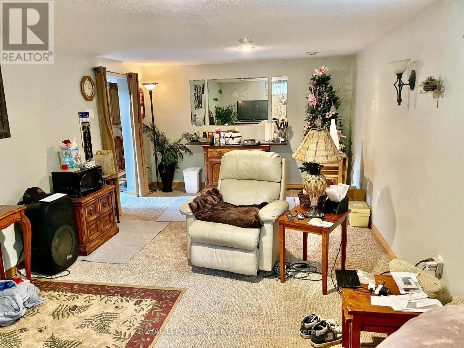 












385 BELLEVUE STREET

,
Peterborough North (South),




Ontario
K9H5G3

