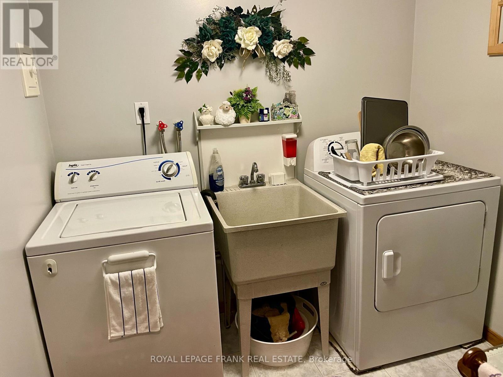 












385 BELLEVUE STREET

,
Peterborough North (South),




Ontario
K9H5G3

