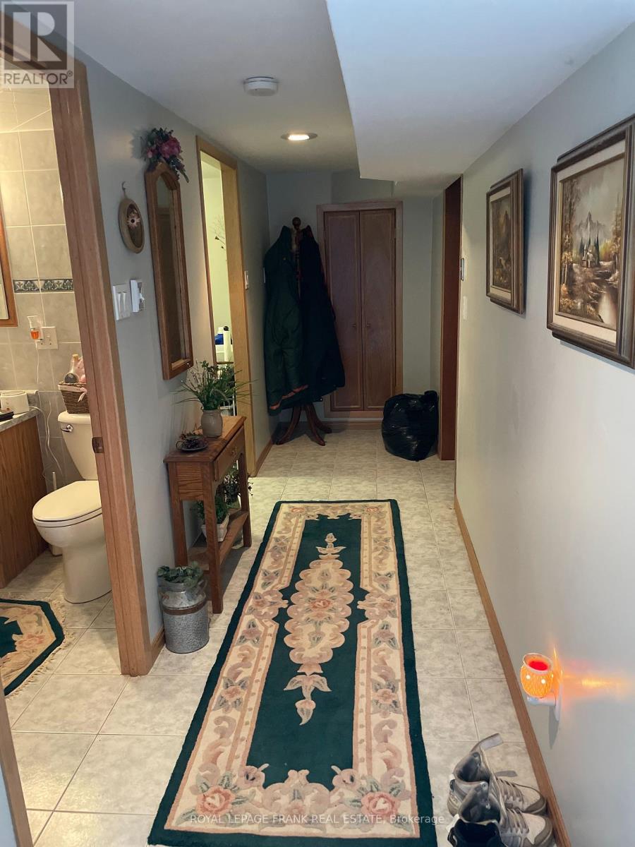












385 BELLEVUE STREET

,
Peterborough North (South),




Ontario
K9H5G3

