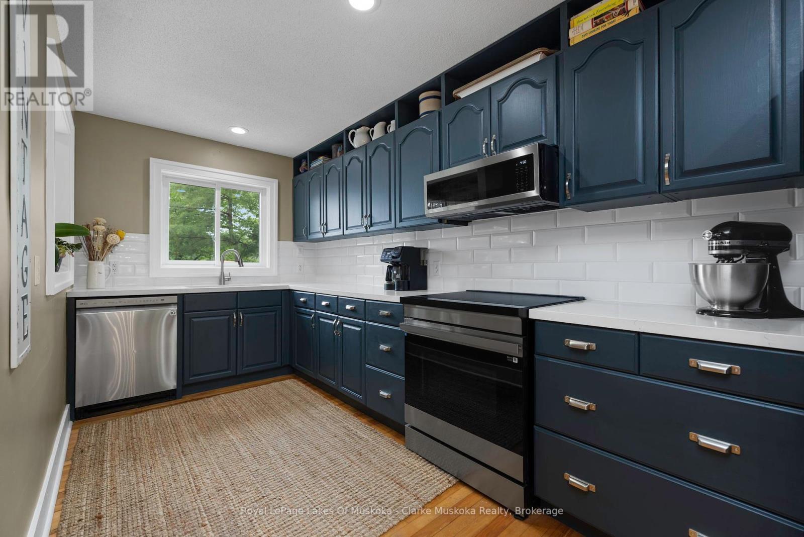 












1719 ELLIS ROAD

,
Severn,




Ontario
L0K1E0

