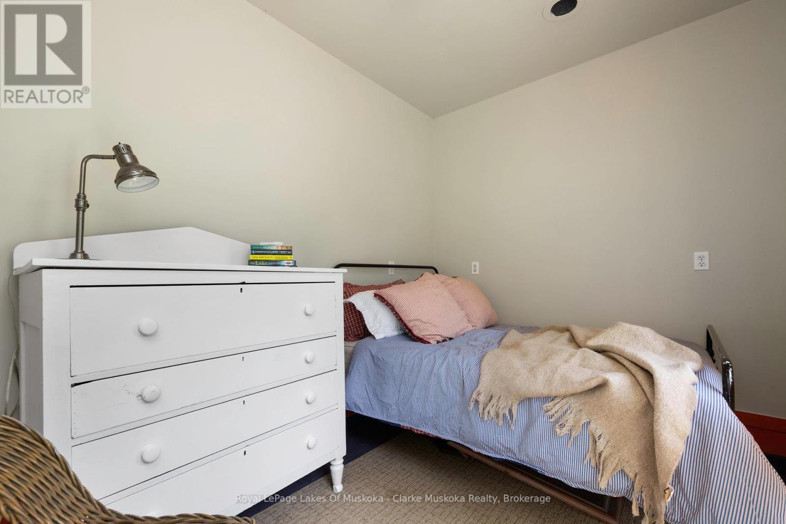 












1719 ELLIS ROAD

,
Severn,




Ontario
L0K1E0

