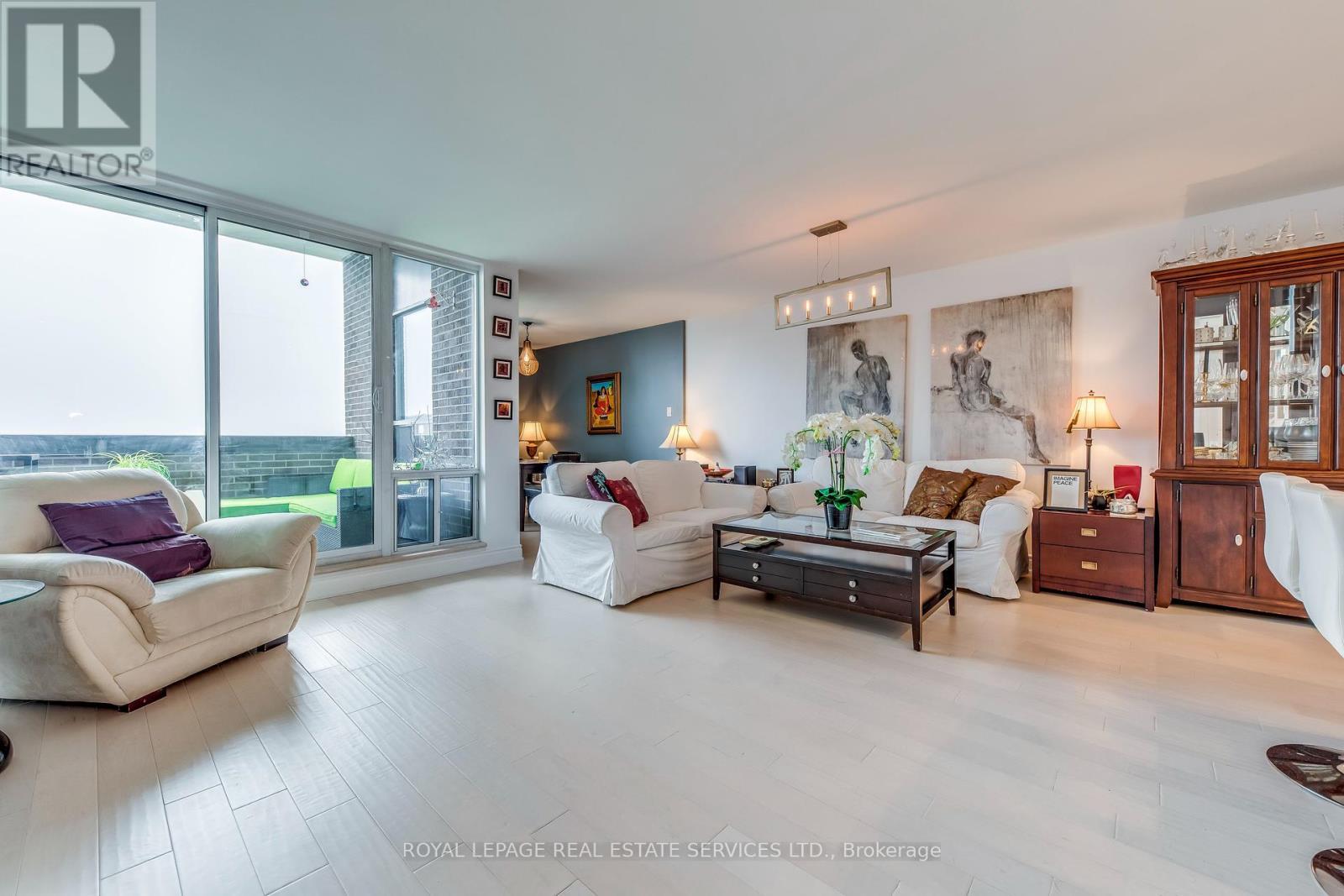 












PH09 - 1515 LAKESHORE ROAD E

,
Mississauga,




Ontario
L5E3E3

