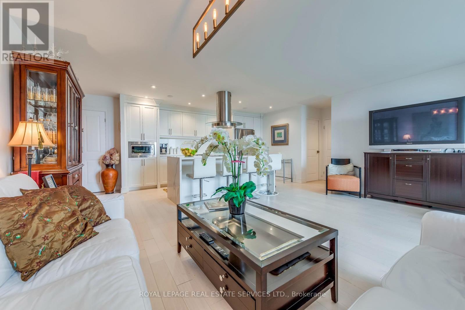 












PH09 - 1515 LAKESHORE ROAD E

,
Mississauga,




Ontario
L5E3E3


