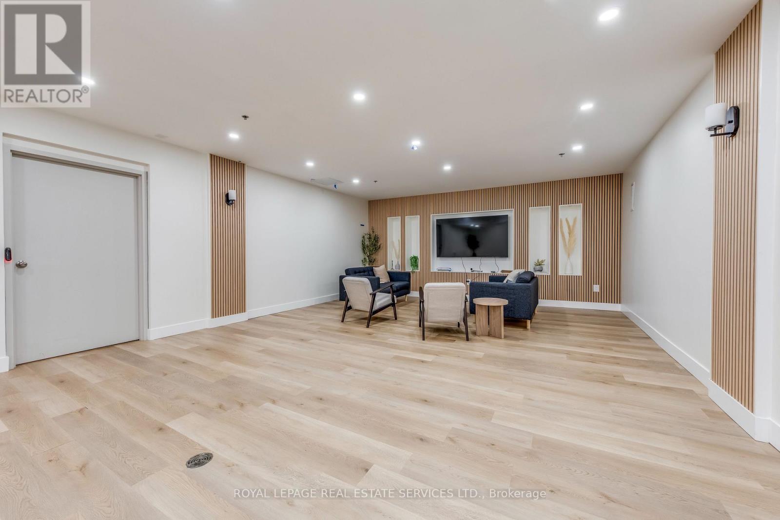 












PH09 - 1515 LAKESHORE ROAD E

,
Mississauga,




Ontario
L5E3E3

