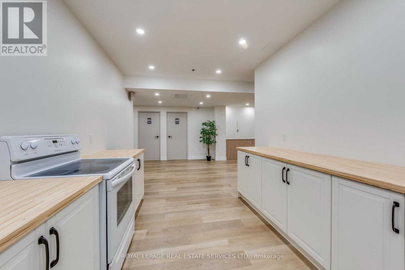 












PH09 - 1515 LAKESHORE ROAD E

,
Mississauga,




Ontario
L5E3E3

