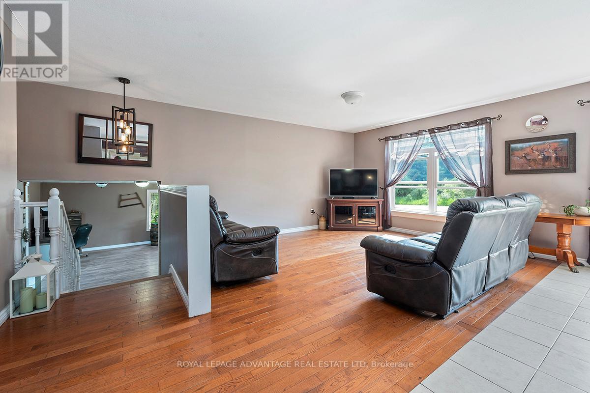 












541 PIONEER ROAD

,
Merrickville-Wolford,




Ontario
K0G1N0

