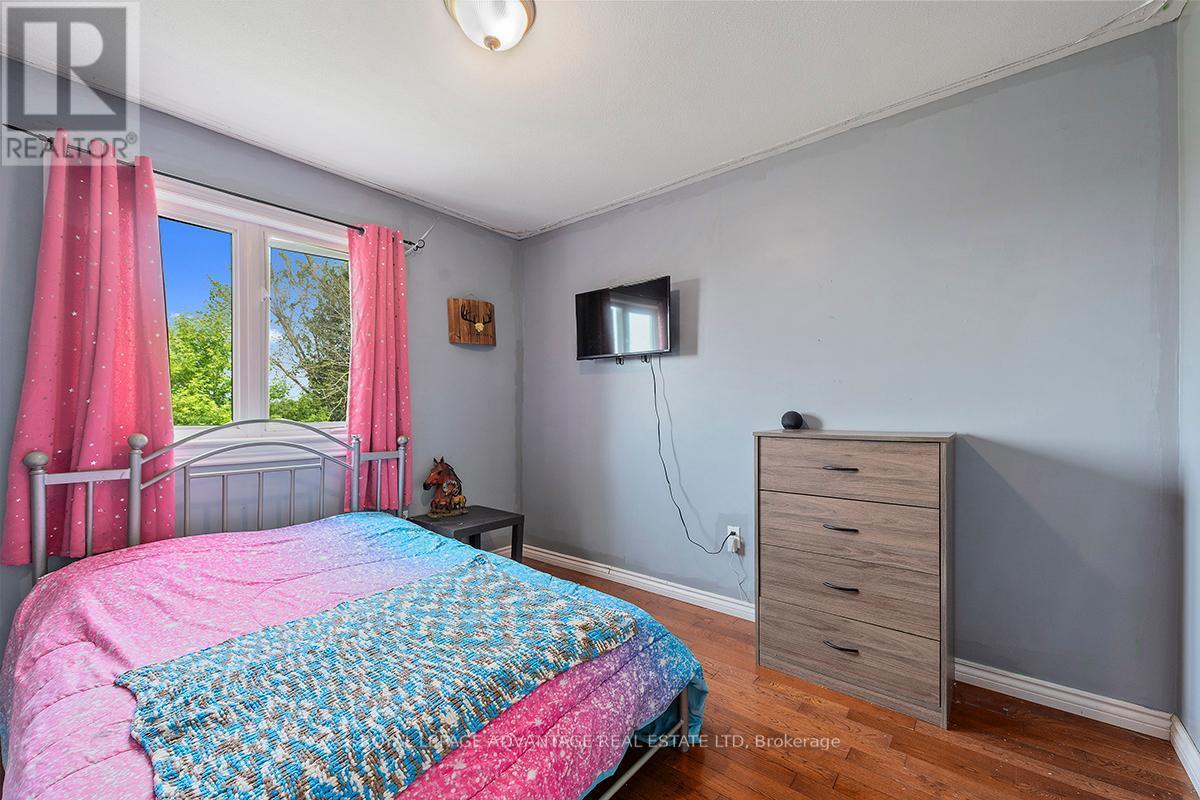 












541 PIONEER ROAD

,
Merrickville-Wolford,




Ontario
K0G1N0

